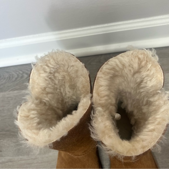 Ugg Bailey Button Chestnut Color Boots - Picture 5 of 16